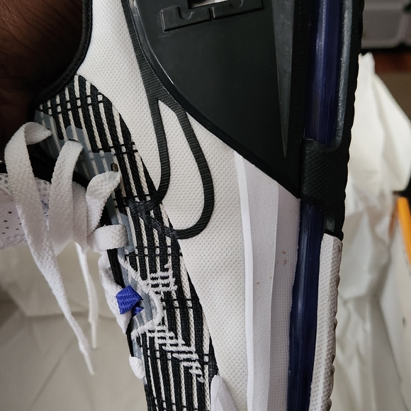 Nike - Picture 12 of 16